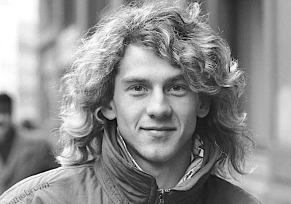 Český skokan na lyžích Jaroslav Sakala na oficiálním snímku před odjezdem na zimní olympijské hry 1992 v Albertville.