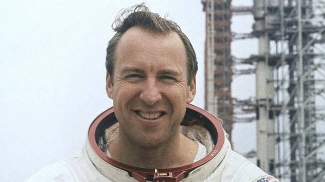 Zemřel astronaut Jim Lovell (†97), hrdina Apolla 13 a vnuk Čechů