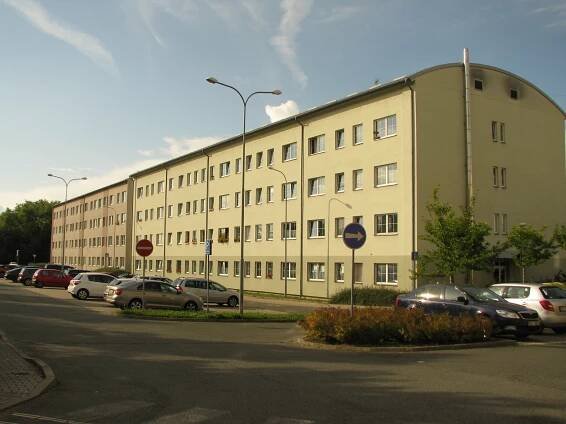 Městské byty v Kolíně nutně potřebují opravy, některé střechy jsou jak síto