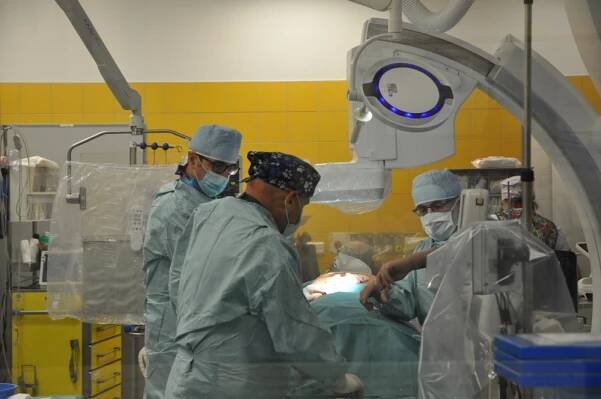 Lékaři v Brně pomáhají lidem se srdeční vadou. Novou chlopeň vymění za tři čtvrtě hodiny