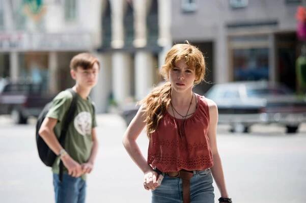 IT, FROM LEFT: JAEDEN LIEBERHER, SOPHIA LILLIS, 2017. PH: BROOKE PALMER/© WARNER BROS.