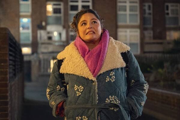 Lena Dunham Directs 'Too Much' Starring Megan Stalter: Watch Trailer