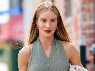 Rosie Huntington-Whiteley broke the 'golden rule' of holiday fashion