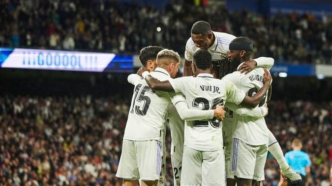 Real Madrid porazil Sevillu díky skvělému závěru a stále je v čele LaLigy