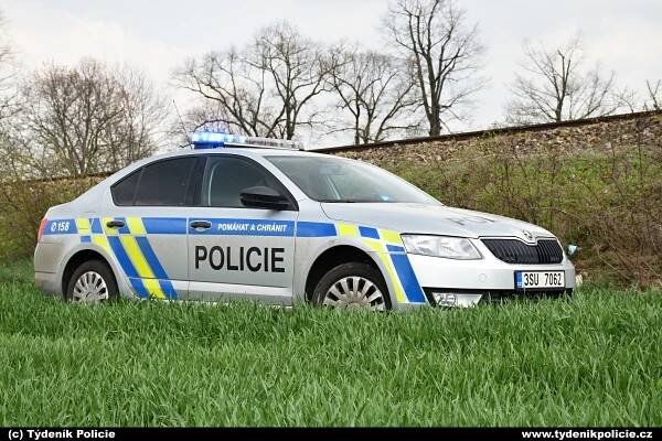 Střet s vlakem v Lochovicích na Berounsku nepřežil řidič Superbu | Týdeník Policie