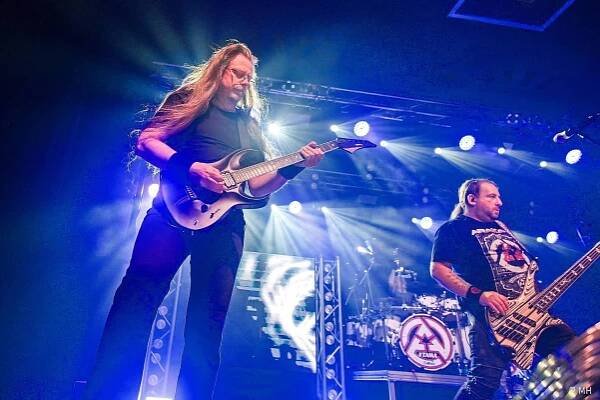 Šeříkovka praskala ve švech! Metalová legenda Arakain zakončila své turné v Plzni - FOTKY - QAP.cz