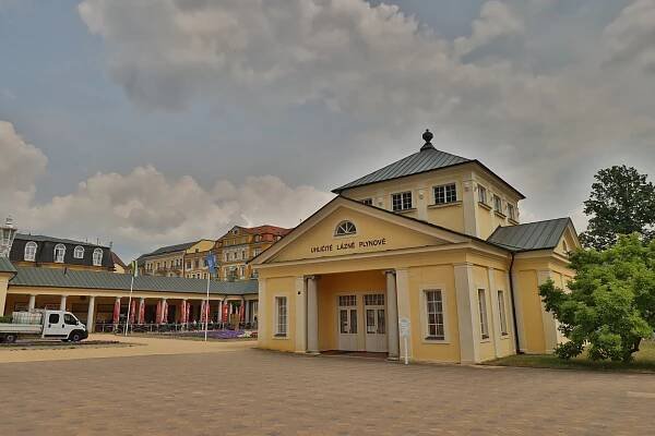 Kráčeli zde Beethoven, Goethe i Němcová, Františkovy Lázně lákají k promenádám