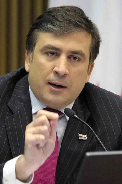 Gruzínský prezident Michail Saakašvili již kontaktoval šéfa Kremlu Vladimira Putina, aby u něho protestoval proti sestřelení letounu. 