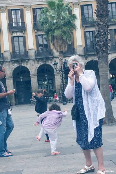 On the streets...Barcelona, Spain - OM TRIPS Blog