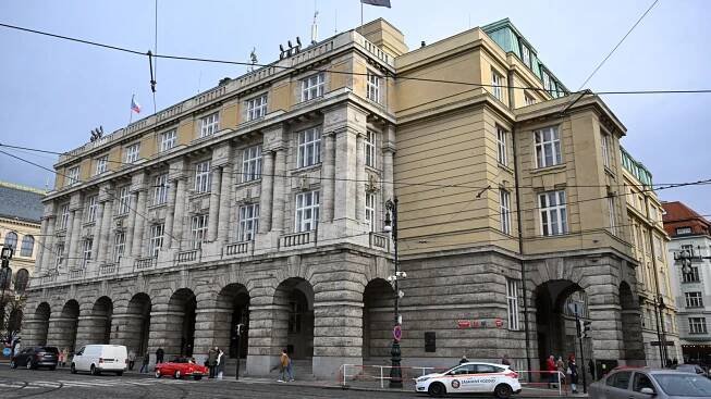 Policie zasahuje na Filozofické fakultě v Praze