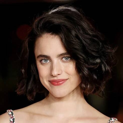 Margaret Qualley with u shape haircut
