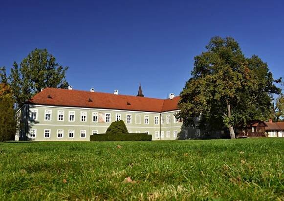 Fotogaléria • Sluneční hodiny (Slnečné hodiny) • Mapy.com