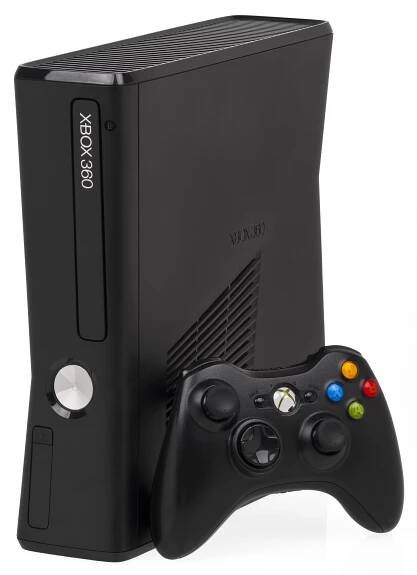 Microsoft Xbox 360 S (zdroj: Evan Amos / Wikipedia)