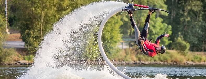 Hoverboard - létající prkno nad vodou – Zážitky.cz