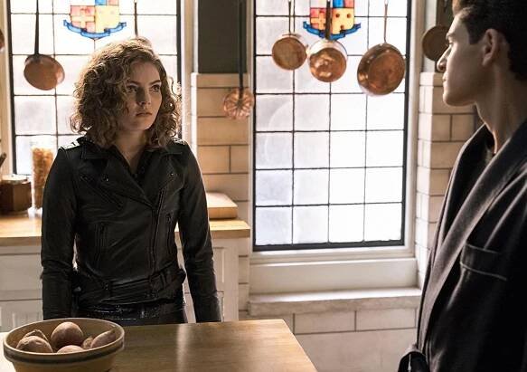 Gotham - Potápějící se loď, velký potlesk - Z filmu - Camren Bicondova