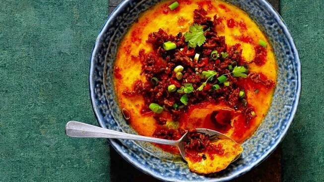 Poklady thajské kuchyně: Pikantní vepřové mleté maso na vaječném suflé