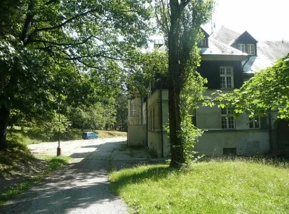 Bývalá léčebna v Městě Albrechtice. | Dražby, prodej a pronájem nemovitostí
