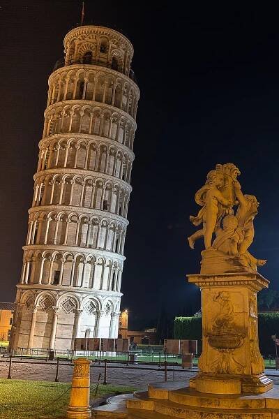 Leaning towers - Wikimedia Commons