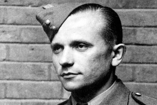 Výsadkář skupiny Anthropoid rtm. Josef Gabčík | iROZHLAS - spolehlivé zprávy