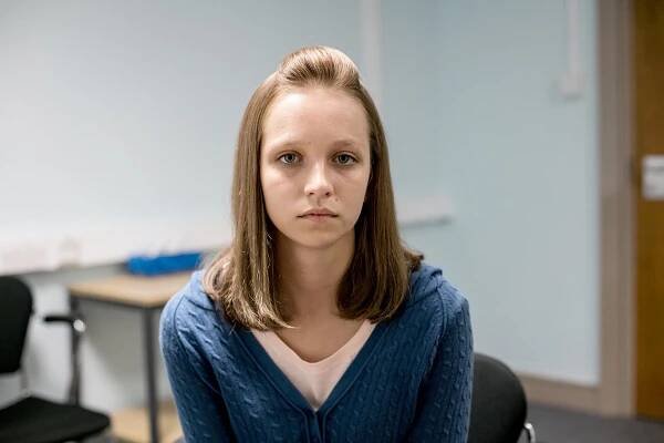 Three Girls - Z filmu - Molly Windsor