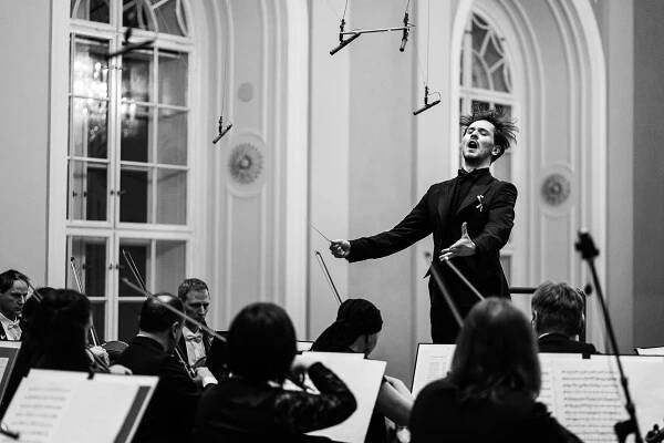 romana marie jokelová - pražská koncertní filharmonie + dirigent jan mára
