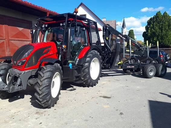 VALTRA N 104 s lesní nástavbou a vyvážečky PALMS 10D – OBCHODNÍ závod