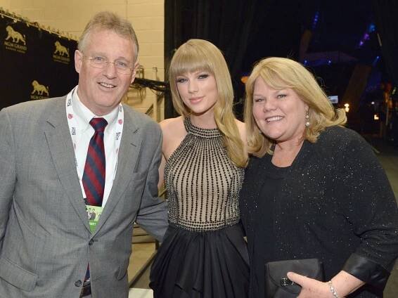All About Taylor Swift’s Parents, Scott and Andrea Swift