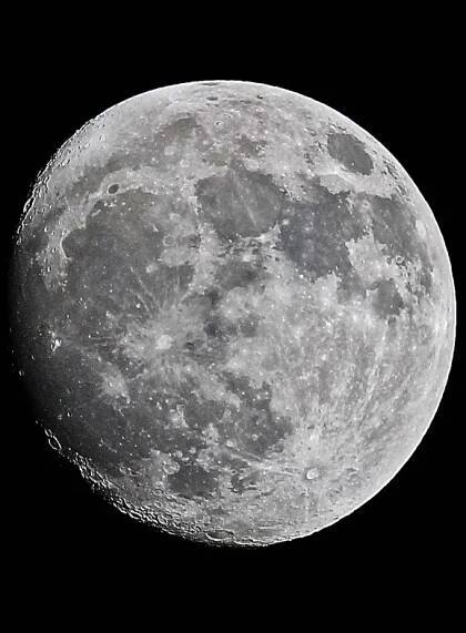 Lunar_Gibbous_031