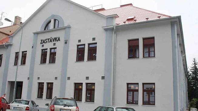 V lounské Zastávce se bude během prázdnin pracovat. Vymění se potrubí v suterénu