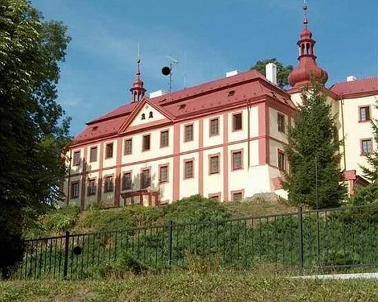 Chcete koupit zámek? Některé mají cenu bytu