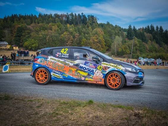 Trněný ovládl Rallye Klatovy, favorizovaný Pech do cíle nedojel