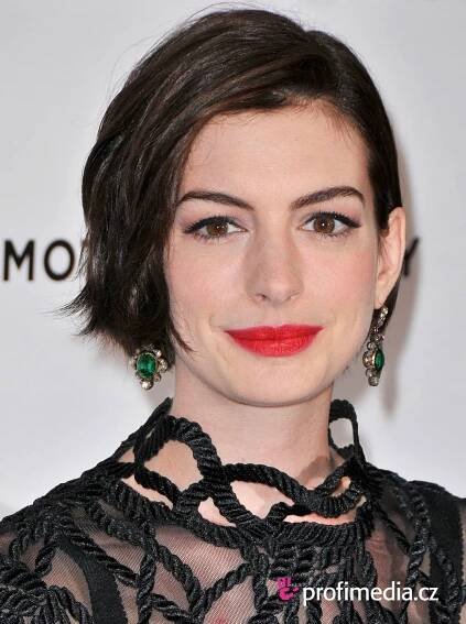Anne Hathaway - celebrity účes - HappyHair