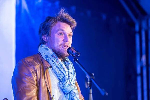 Hvězdná sestava Tros Discotequos Vojtěch Dyk, Jakub Prachař a Jan Maxián pobavila diváky na letní scéně Štěrbovy vily.