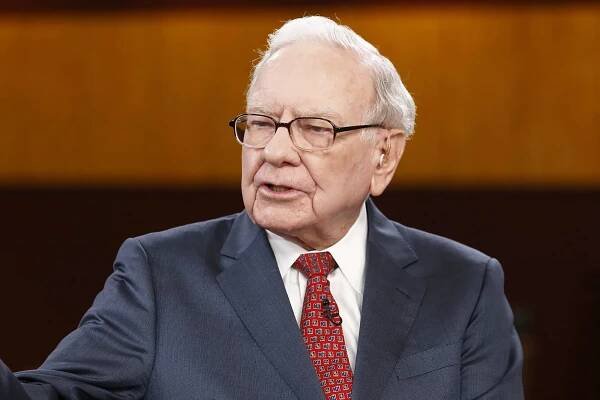 Warren Buffett and Jamie Dimon on bitcoin: Beware