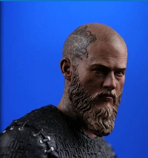Ragnar Lothbrok as the Vikings King 1/9 Figure 
