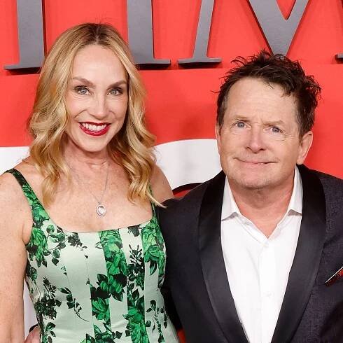 Michael J. Fox supported by wife Tracy Pollan, their 4 kids and famous friends during poignant outing