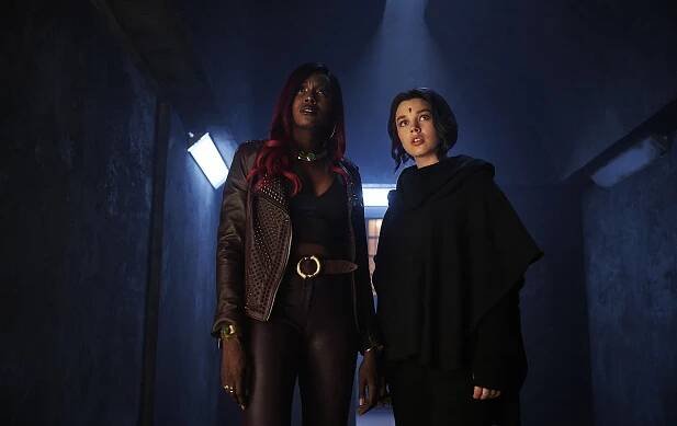 Titans - E.L._.O. - Z filmu - Anna Diop, Teagan Croft