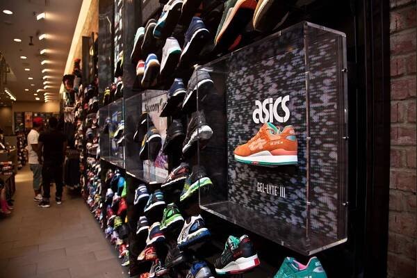 Theresa Borowski - ASICS Foot Locker Flag Ship Windows