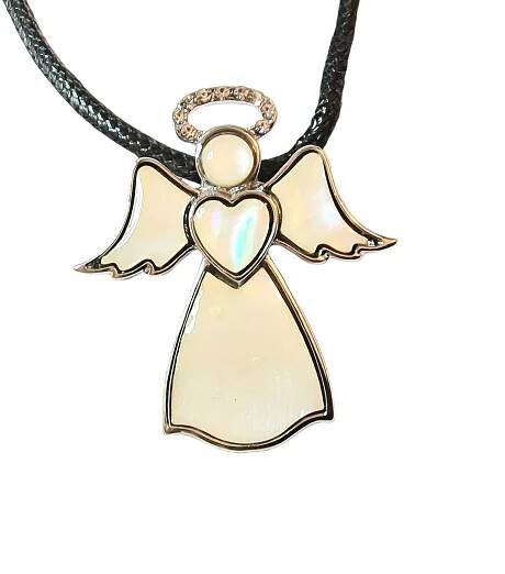 Anděl se srdíčkem malý - přívěsek s bílou perletí