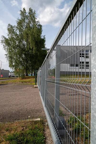 Brány a oplocení průmyslového areálu MECAWEL - Em-Tech Servis s.r.o.