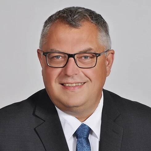 Pepin z Hané vyhrál první kolo. O Senát se utkají kamarádi Ošťádal a Zahradníček