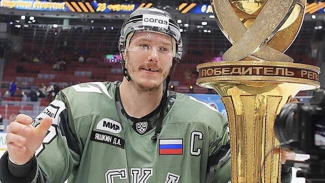 Ostuda! Jaškin gratuluje ruské armádě a hraje v armádním dresu s ruskou vlajkou - Sport.cz