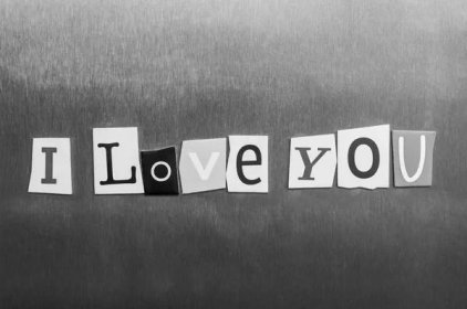 I Love You napsal s barevný časopis dopis výstřižky na kovové pozadí. Design pro vztahy, romantika, láska a Valentýn — Stock obrázek