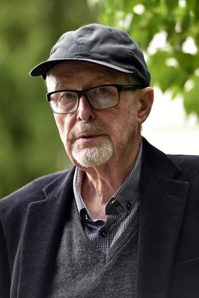 Básník Švanda vydal k osmdesátinám novou sbírku. Hledám alibi ve vzdálenější minulosti, říká | Hospodářské noviny (HN.cz