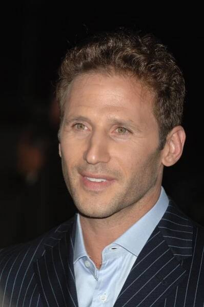 Mark Feuerstein at the premiere of "In Her Shoes" held at the Academy of Motion Picture Arts and Sciences on September 28, 2005, in Beverly Hills, California. | Source: Getty Images