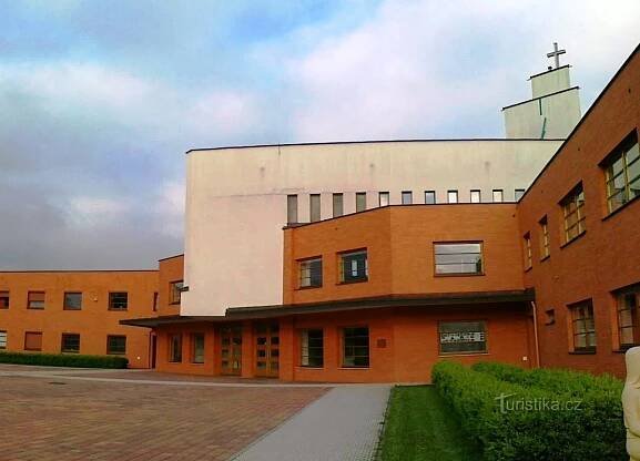 Zlín - kostel Panny Marie Pomocnice křesťanů
