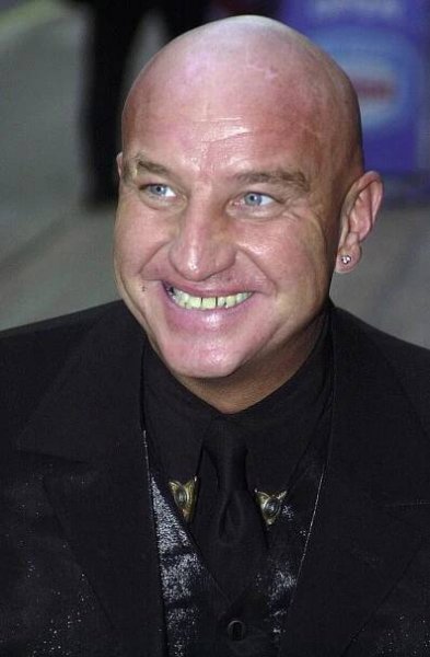 FOTO: Dave Courtney byl předlohou pro postavu drsňáka Big Chrise z filmu Sbal prachy a vypadni. – stránka 48