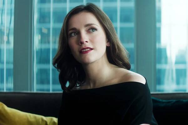 Charlotte Ritchie as Kate Lockwood in episode 504 of You