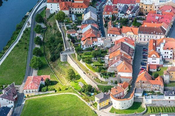 Úžasné pohledy na Kadaň, Klášterec i okolí nabízí nová kniha leteckých snímků