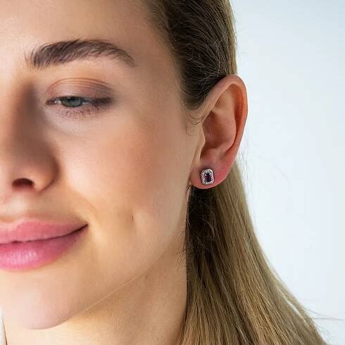 Decentní diamantové náušnice s rubínem 0,54ct | iZlato24.cz